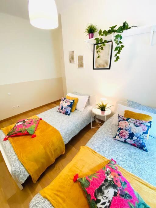 Large 3 Bedrooms In Center W Terraces & Parking Apartment