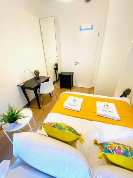 Large 3 Bedrooms In Center W Terraces & Parking Apartment *